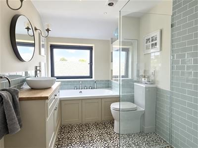 Bathroom 2.jpg